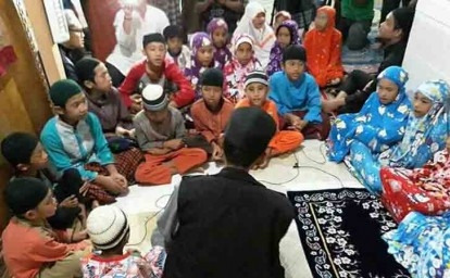 UAS dan anak-anak Talang Mamak