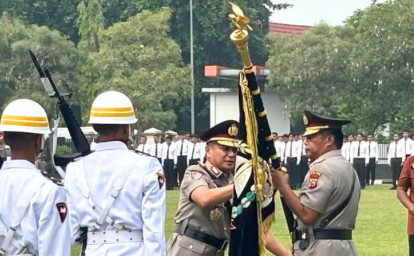 Upacara-Kapolda-Riau2.jpg
