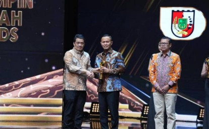 Wako-Agung-raih-penghargaan.jpg