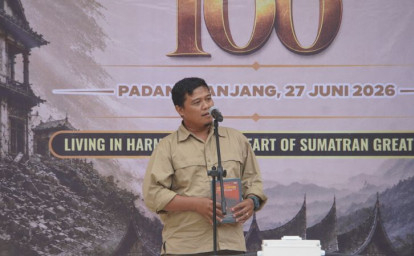 Yose-luncurkan-buku.jpg
