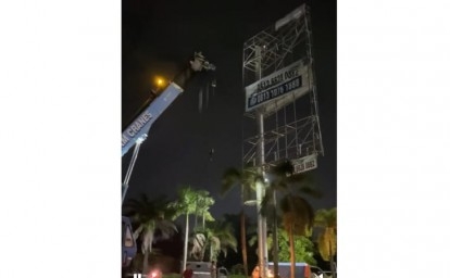 satpol-pp-tertibkan-reklame-di-sudirman.jpg