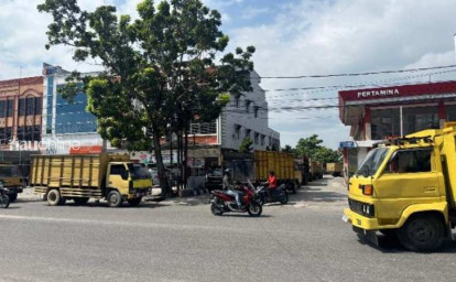 truk-antre-solar-di-imam-munandar.jpg
