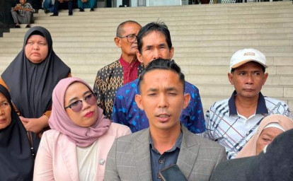 warga-jalan-paus-di-dprd-pekanbaru.jpg