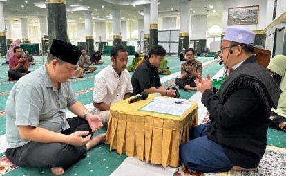 warga-pekanbaru-masuk-islam-di-annur0.jpg