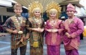 5-Keunikan-pakaian-adat-Riau.jpg