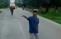 Aksi-Bang-Jago-Hadang-Truk-di-Dumai-Viral-Netizen-Polisi-Kemana.jpg