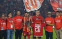 Bambang-Pamungkas-pensiun-sebagai-pemain-bola-di-hadapan-Suporter-Persija.jpg