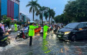 Banjir-Rendam-Jalan-Sudirman-Pekanbaru-Satlantas-Alihkan-Arus-Lalu-Lintas.jpg