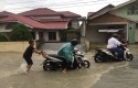 Banjir-di-Jalan-Tengku-Bey.jpg
