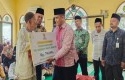 Baznas-Siak-Serahkan-zakat2.jpg