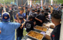 Brimob-Polda-Riau-Dirikan-Dapur-Lapangan-untuk-Suporter-PSPS-Pekanbaru.jpg