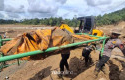 Brimobda-Riau-Temukan-Ibu-dan-Anak-Korban-Banjir-Bandang-di-Agam.jpg