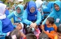 Bunda-PAUD-Riau-dengan-Anak-anak.jpg