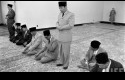 Bung-Karno-Shalat.jpg