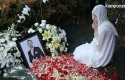 Bunga-Citra-Lestari-berdoa-disamping-makam-Ashraf-Sinclair-di-San-Diego-Hills.jpg