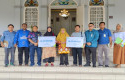 Bupati-Siak-Afni-Zulkifli-bersama-penerima-BPJS-Ketenagakerjaan.jpg