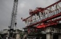 Crane-proyek-kereta-api-jatuh.jpg