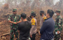 Dansat-Brimob-Polda-Riau-Turun-Langsung-Lakukan-Pemadaman-Karhutla-di-Dumai.jpg