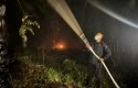 Dansat-Brimob-Polda-Riau-Turut-Padamkan-Karhutla-di-Rohul-hingga-Malam-Hari.jpg