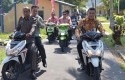 Dirut-Bank-Riau-Kepri-Naik-Motor.jpg