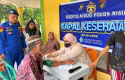 Ditpolairud-Polda-Riau-Salurkan-60-Paket-Sembako-dan-Gelar-Klinik-Terapung-di-Inhil.jpg