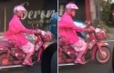 Emak-emak-naik-Honda-Astrea-pink.jpg