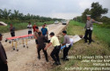 Evakuasi-korban-kecelakaan-di-pelalawan.jpg