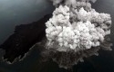 Foto-letusan-gunung-Anak-Krakatau-di-Selat-Sunda.jpg