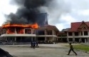 Gedung-DPRD-Inhu-terbakar2.jpg