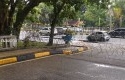 Gerbang-DPRD-Riau-dipasangi-kawat-berduri.jpg