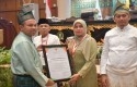 Gubernur-Riau-Abdul-Wahid-anugerahkan-penghargaan-kepada-tokoh-pejuang-Asal-Kabupaten-Bengkalis.jpg