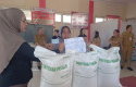 Hayati-dan-Perjuangan-Menjaga-Harapan-dari-Dapur-Beralas-Tanah.jpg