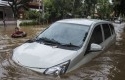 Ilustrasi-mobil-mogok-di-banjir.jpg