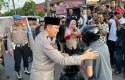 Jenderal-Bintang-Dua-dan-Satu-Turun-Ke-Jalan-Beri-Paket-Takjil-pada-Pengendara.jpg