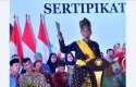 Jokowi-Bagikan-Sertifikat-TORA.jpg