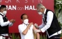 Jokowi-disuntuk-vaksin.jpg