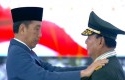 Jokowi-sematkan-bintang-empat-ke-prabowo.jpg