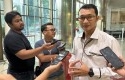 Juru-Bicara-KPK-Budi-Prasetyo-kanan.jpg