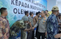 Kapolda-Riau-Serahkan-20-Mesin-Ketinting-untuk-Nelayan-Meranti.jpg