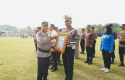 Kapolda-Riau-beri-penghargaan.jpg