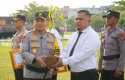 Kapolda-beri-penghargaan7.jpg
