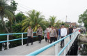 Kapolda-cek-jembatan-di-dumai.jpg
