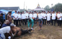 Kapolri-dan-Kapolda-Riau-Salurkan-Kurban-di-Ponpes-UAS-Daging-Dibagikan-ke-Warga.jpg