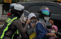 Kualitas-Udara-Memburuk-Polresta-Pekanbaru-Bagikan-Masker-N95-ke-Pengendara.jpg