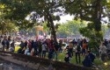 Lalu-Lintas-Dialihkan-Ribuan-Massa-Gelar-Aksi-Demonstrasi-di-Gedung-DPRD-Riau.jpg