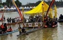 Lambaikan-Tangan-Gibran-Sapa-Penonton-Pacu-Jalur-2025-di-Sungai-Kuantan.jpg