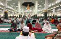 Lima-Orang-yang-Berbeda-Latar-Belakang-Bersyahadat-di-Masjid-Raya-An-Nur.jpg