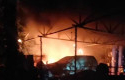 Luapkan-Emosi-Massa-Bakar-Lokasi-Penggerebekan-Narkoba-di-Rohil.jpg