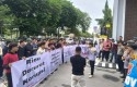Mahasiswa-Unjuk-Rasa-Desak-Kejati-Riau-Periksa-Mantan-PJ-Walikota-Pekanbaru-Muflihun.jpg