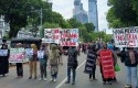 Massa-demo-di-depan-kpu-ri.jpg